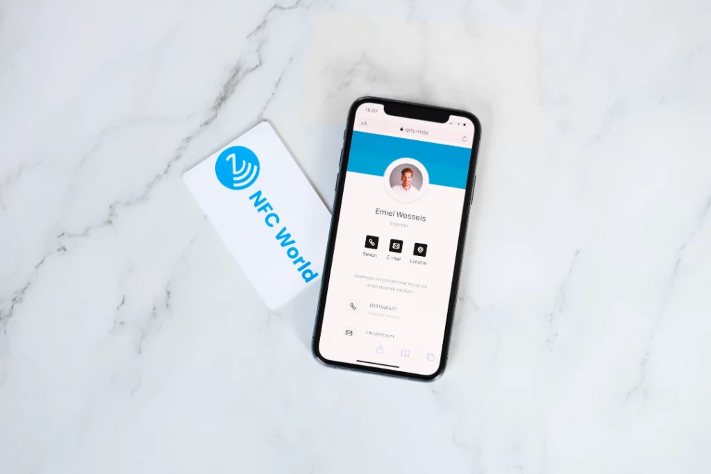 Online portaal -Gekoppeld NFC visitekaartje systeem
