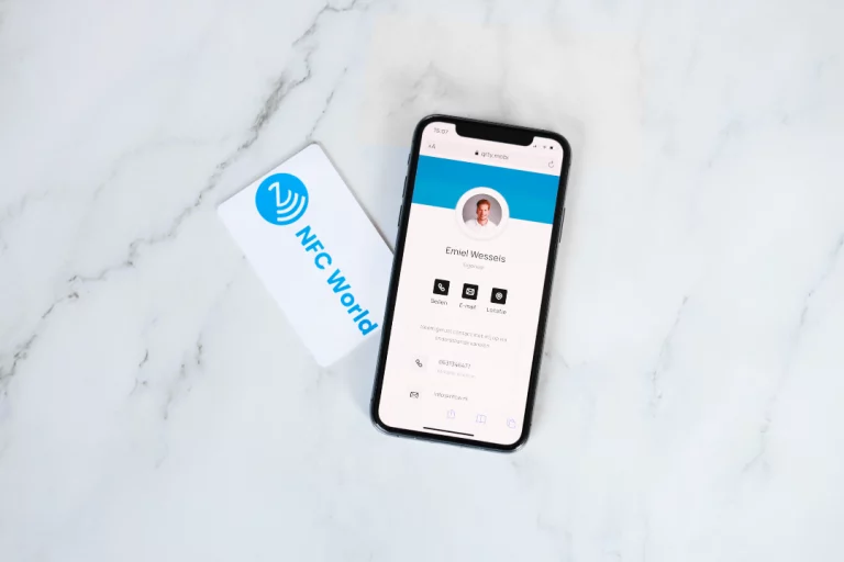 Online portaal -Gekoppeld NFC visitekaartje systeem